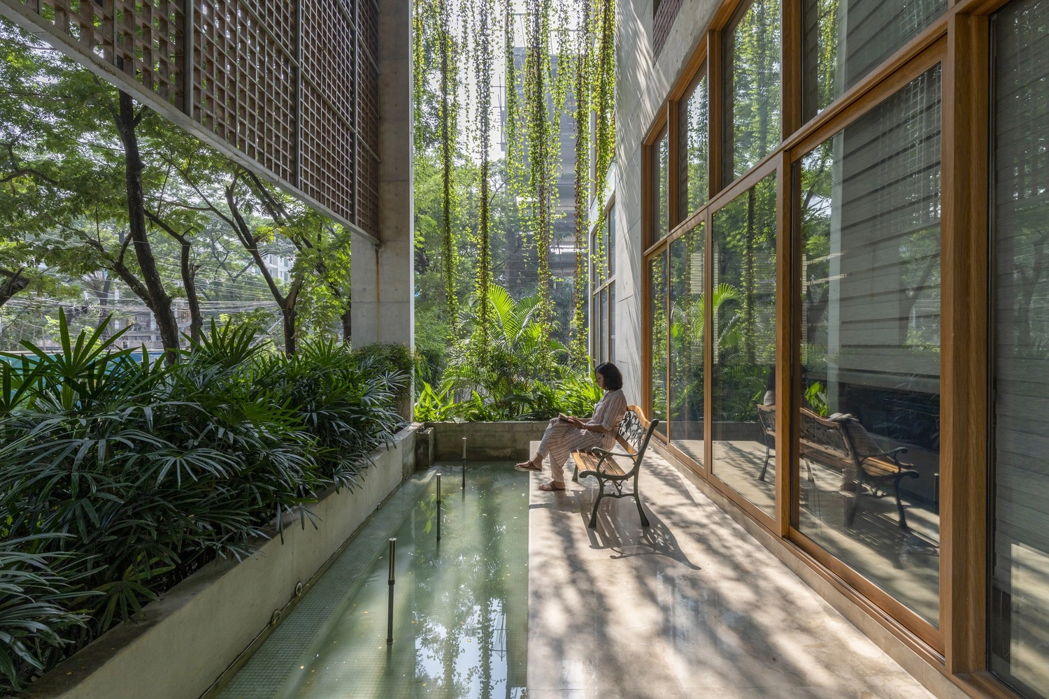 Creating a Harmonious Living Space: Architecture Integrating Family and Nature