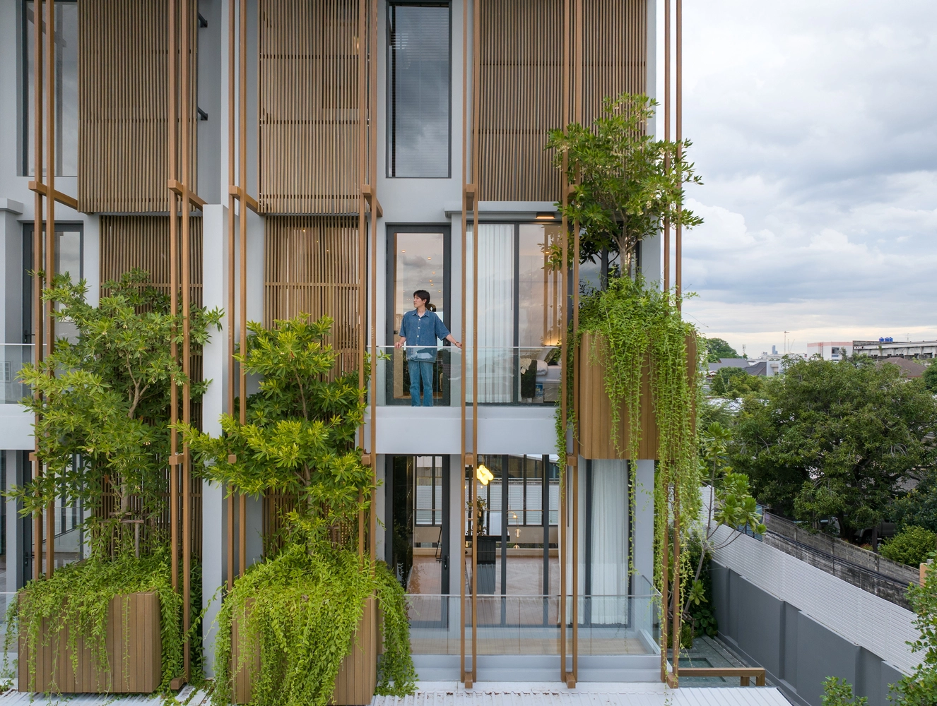 How to Harmonize Urban Living with Nature in Home Design? An Example from a House in Thailand